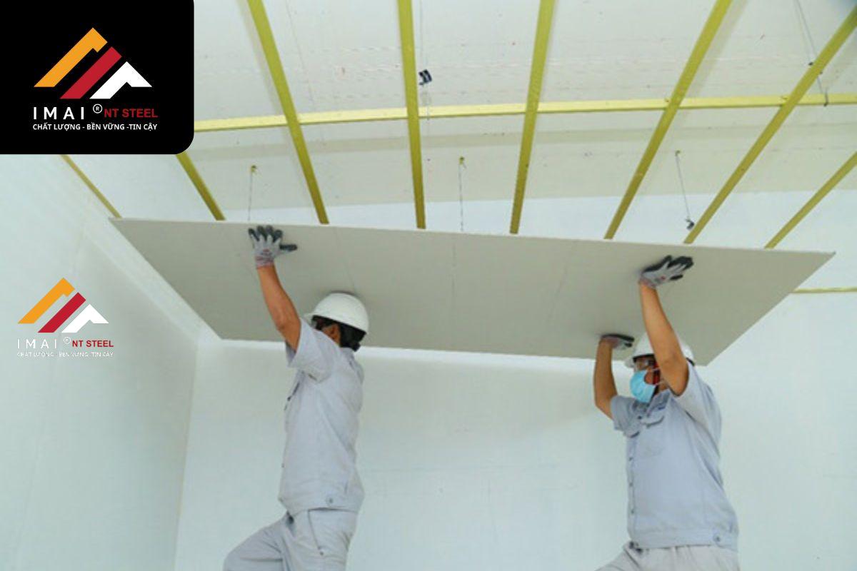 biện pháp chống ồn mái tôn hiệu quả Lắp đặt la phông hoặc trần thạch cao