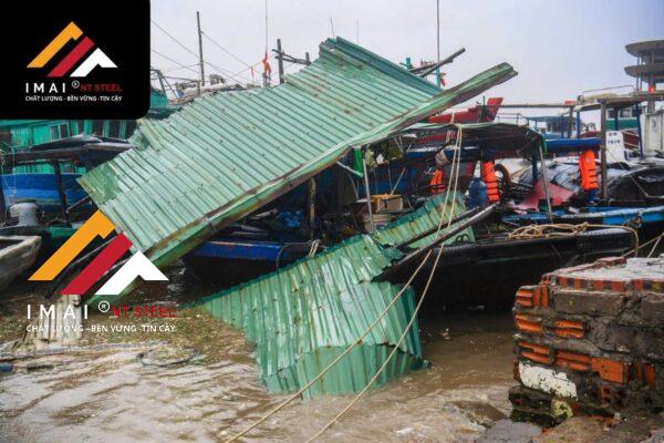 Vì sao mái tôn bị bay khi có bão? các nguyên nhân phổ biến