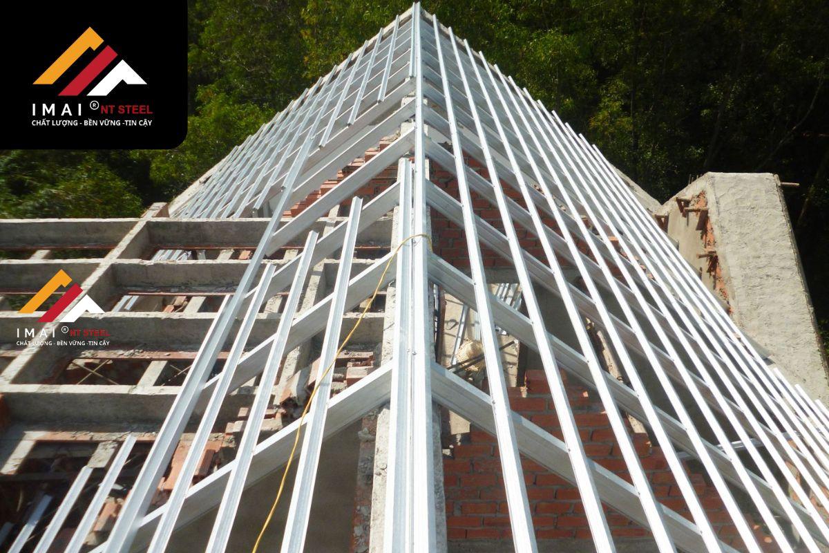 Tầm quan trọng của việc tính toán khoảng cách xà gồ chính xác