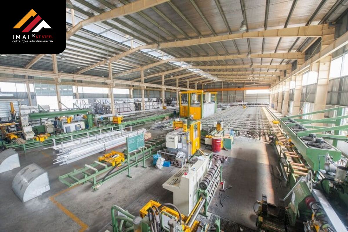 Tại sao cách nhiệt mái công nghiệp bằng vật liệu chống nóng là việc làm bạn không nên bỏ qua?