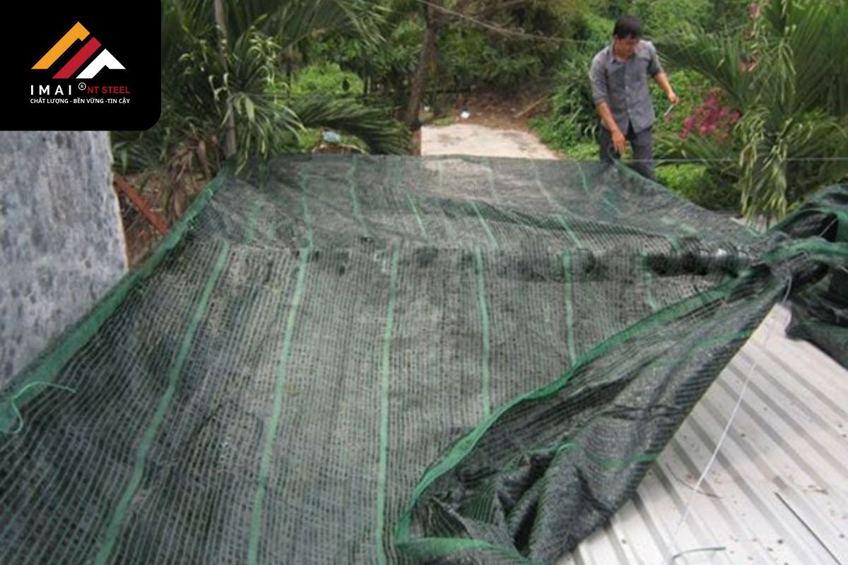Cách nhiệt mái công nghiệp bằng vật liệu gì tối ưu nhất? lưới đen che nắng mái tôn